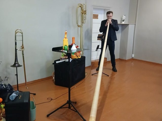 Pūšaminstrumentu instrumentāla izrāde “Pūt un palaid”