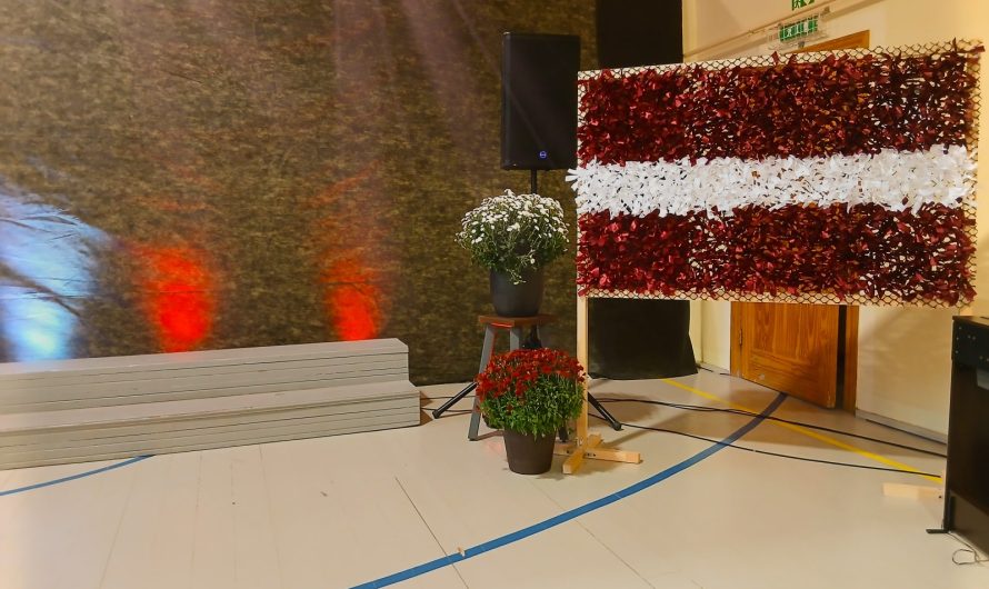 Sveicam mūsu Latviju svētkos!