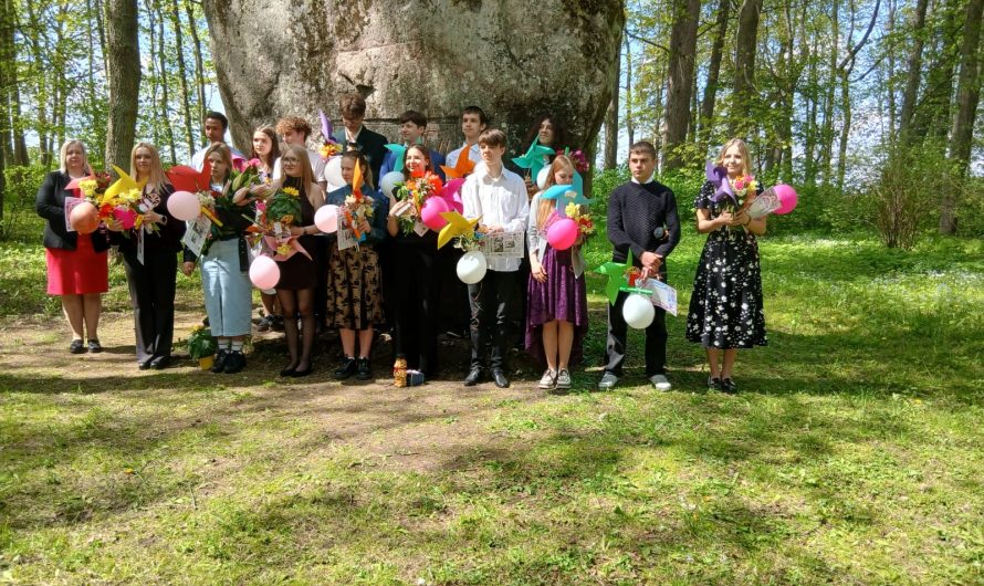 Skolas pēdējā zvana svētki 9.klases absolventiem